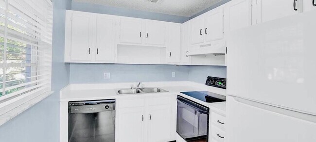 Building Photo - 105 Spring Lake Ct