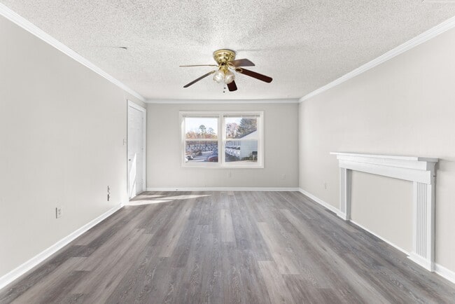Building Photo - 121 Mark Twain Cir