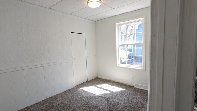 Building Photo - 1874 Manor Dr