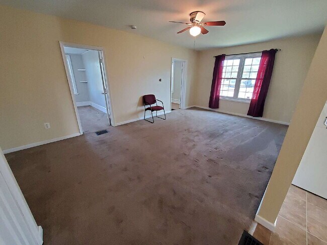 Building Photo - Renovated 2 Bedroom – First Floor Apartment in East Greenwich!