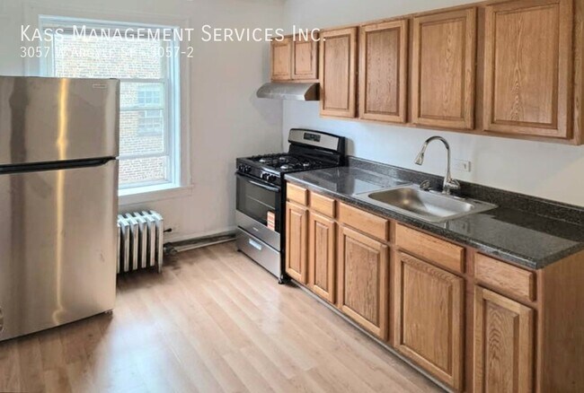 Primary Photo - 3057 W Argyle St