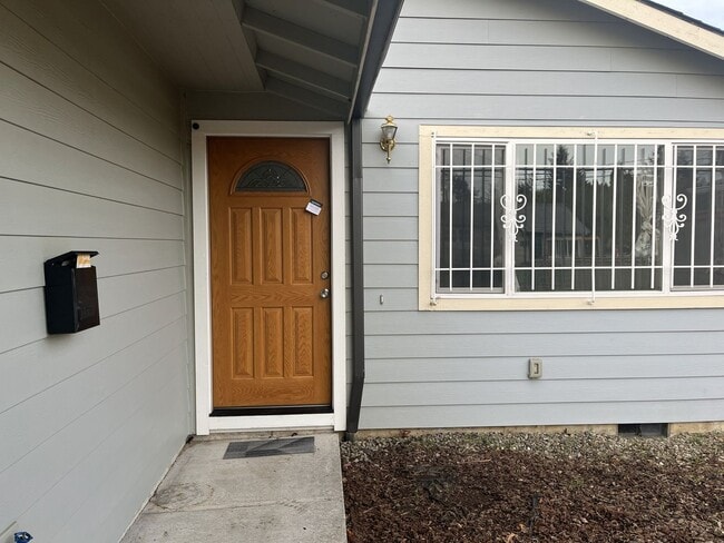 Building Photo - Charming Single-Level Home Featuring New Hardwood Floors, Bright Bedrooms & Open-Concept Living