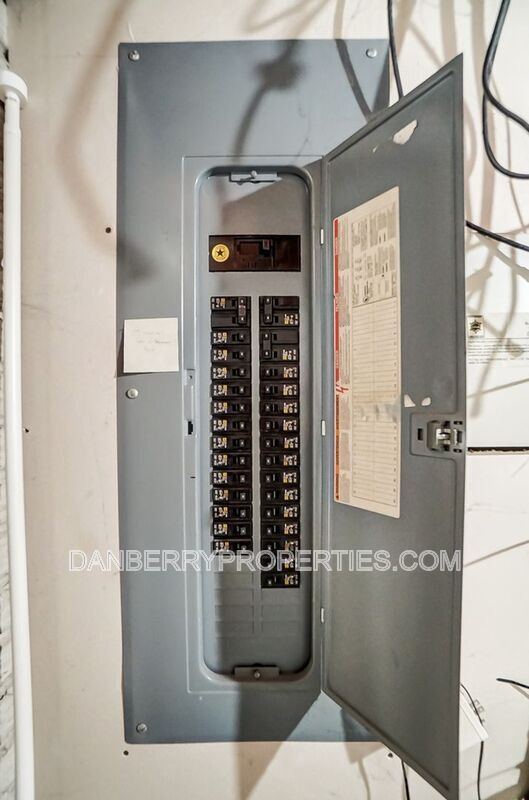 Building Photo - 3655 Willow Run Dr