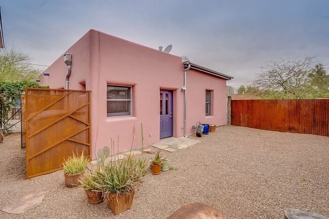 Building Photo - Southwest Charm in the Heart of Tucson – D...