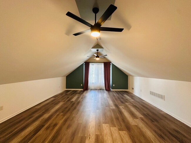 Building Photo - Historic Charm Meets Modern Comfort in Shelby Park