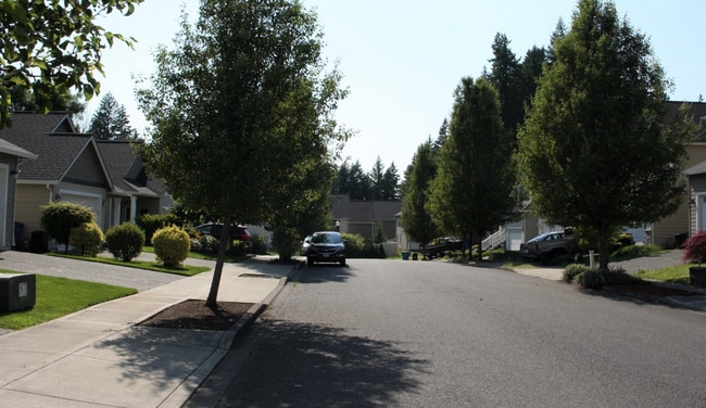 Building Photo - Bright & Welcoming 3-Bedroom Home in Ridgefield — Available Now