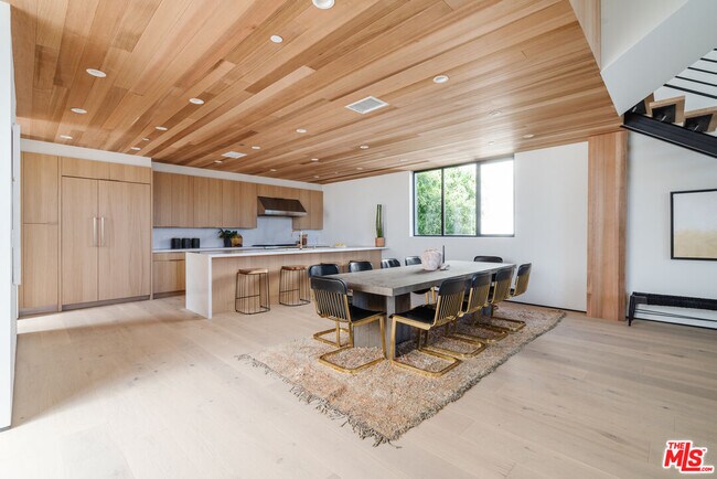 Building Photo - 609 Broadway St