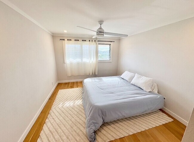 Building Photo - 3 Bedroom, 2 Bathroom Townhouse with a Lak...