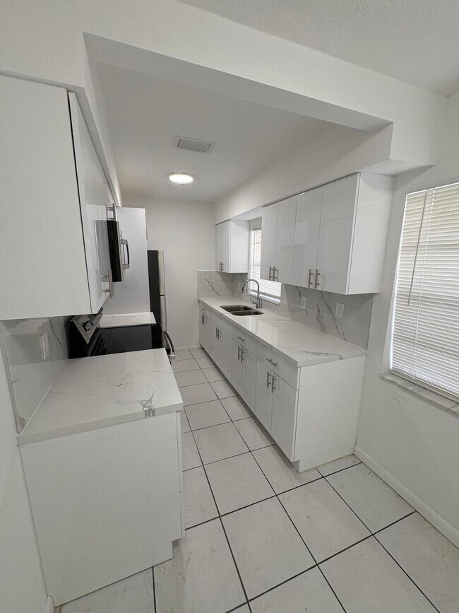 Building Photo - 4031 NW 30th Terrace