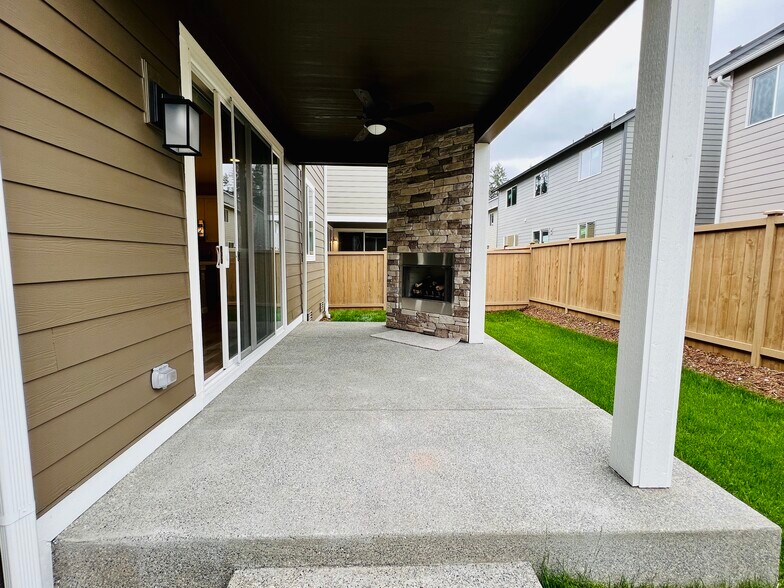 Building Photo - 16213 8th Ave E