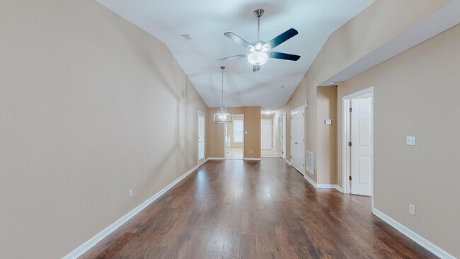 Building Photo - 104 Queens Ct