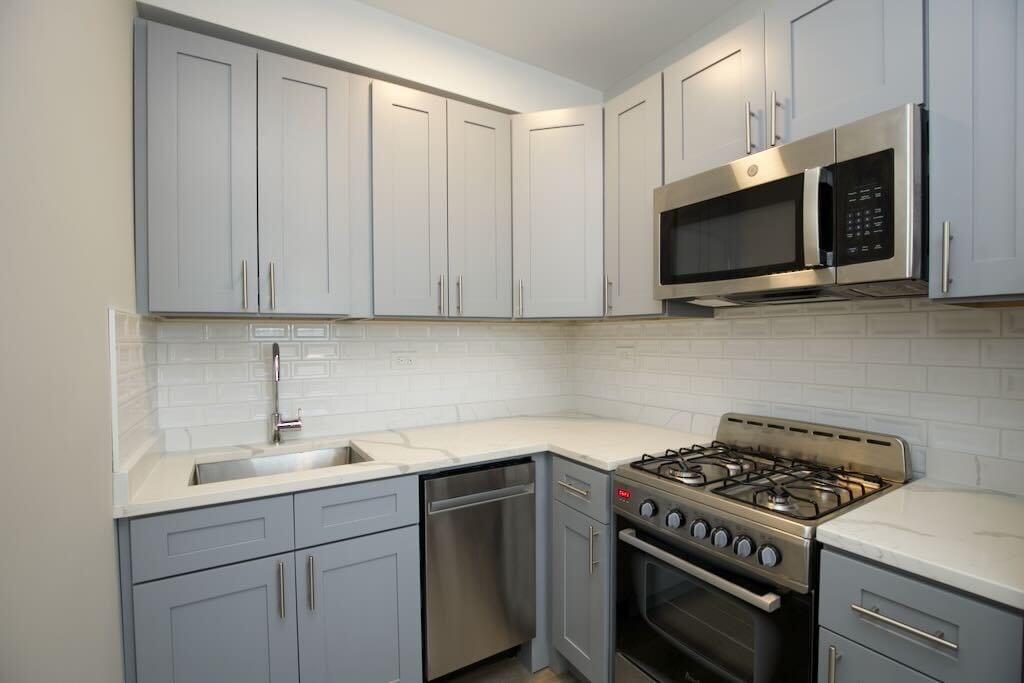 Building Photo - 545 W Belmont Ave