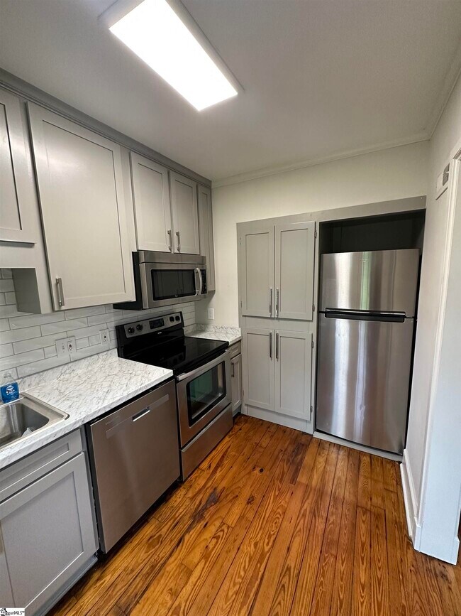 Building Photo - 600 University Ridge
