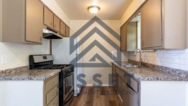 Building Photo - 4 Bedroom Available for Lease & Rent to Own!