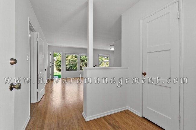 Building Photo - Cozy, Well Kept 3 Bedroom Home, Laundry & ...