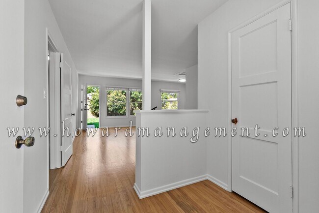Building Photo - Home in WEST LA Cozy, Well Kept 3 Bedroom Home, Laundry & Garage, Pet Friendly, with a Yard