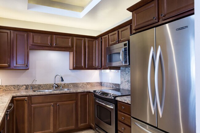 Building Photo - Heart of Bankers Hill at La Parc Chateau!