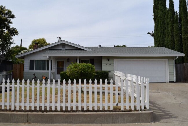 Building Photo - 5525 Forestwood Dr
