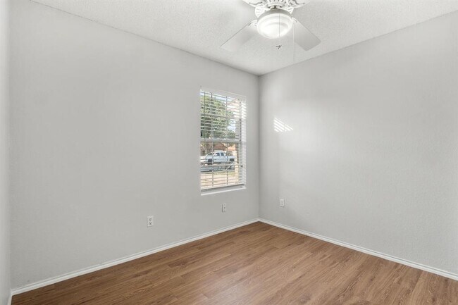 Building Photo - 2012 E Gann Hill Dr