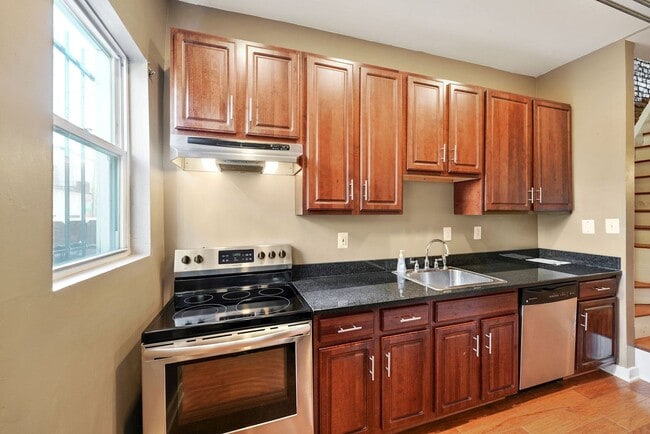 Building Photo - 2 Bedroom 1 Bathroom Rowhouse // H-Street Corridor // Private Parking Included!