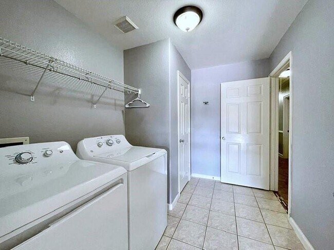 Building Photo - 22206 Orchard Dale Dr