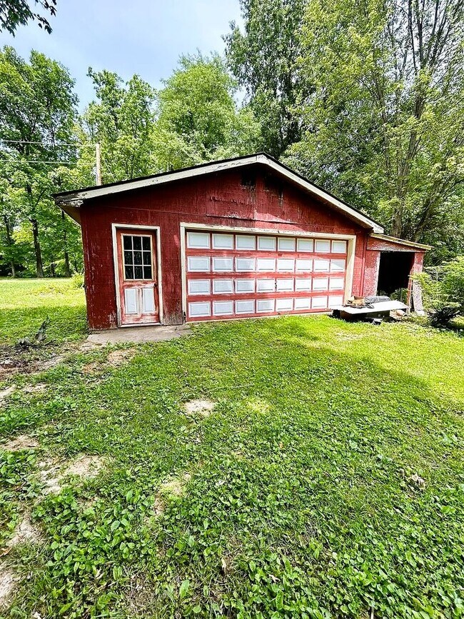 Building Photo - Corydon Rental | 3 Bedroom, 2 Bath Home on Nearly 2 Acres