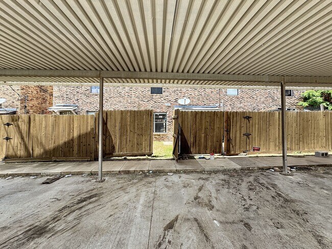 Building Photo - Modern Updates & Cozy Vibes Await!