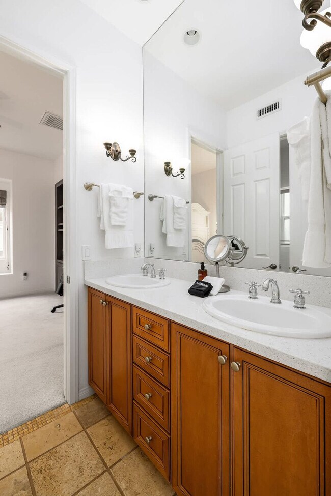 Building Photo - 125 Chinquapin Ave