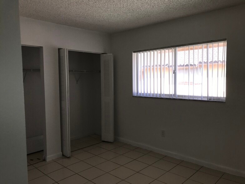 Primary Photo - 950 SW 104th Ct