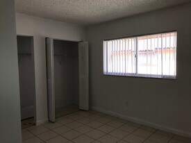 Building Photo - 950 SW 104th Ct