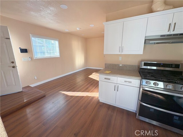 Building Photo - 1322 W 11th St