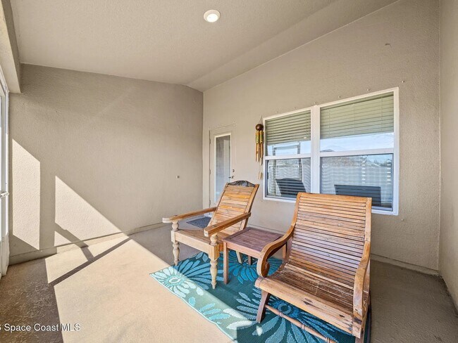 Building Photo - 695 Lantana St