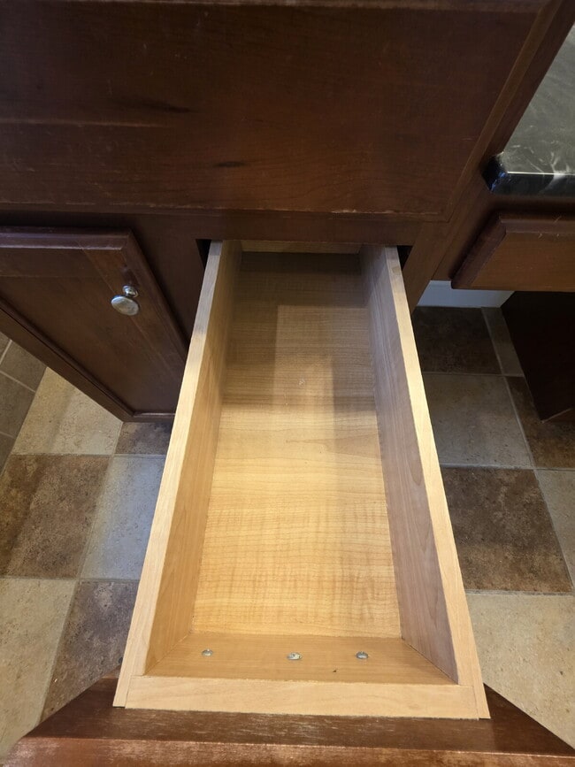 Building Photo - Spacious 4-Bedroom Home for Rent in Kings ...