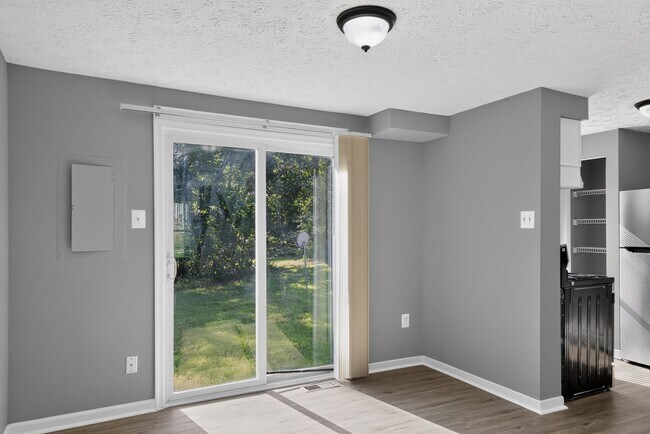 Building Photo - Available Now!  3 Bedroom Townhouse King George