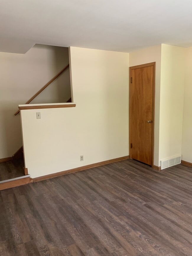 Living room - 419 Taylor Rd