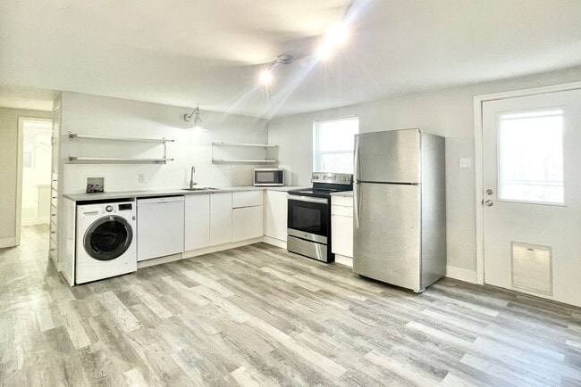 Building Photo - 415 N Main St