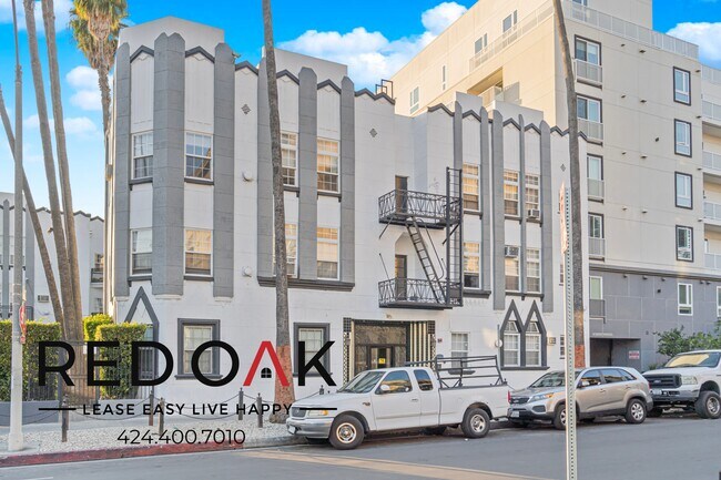 Building Photo - 861 Fedora St