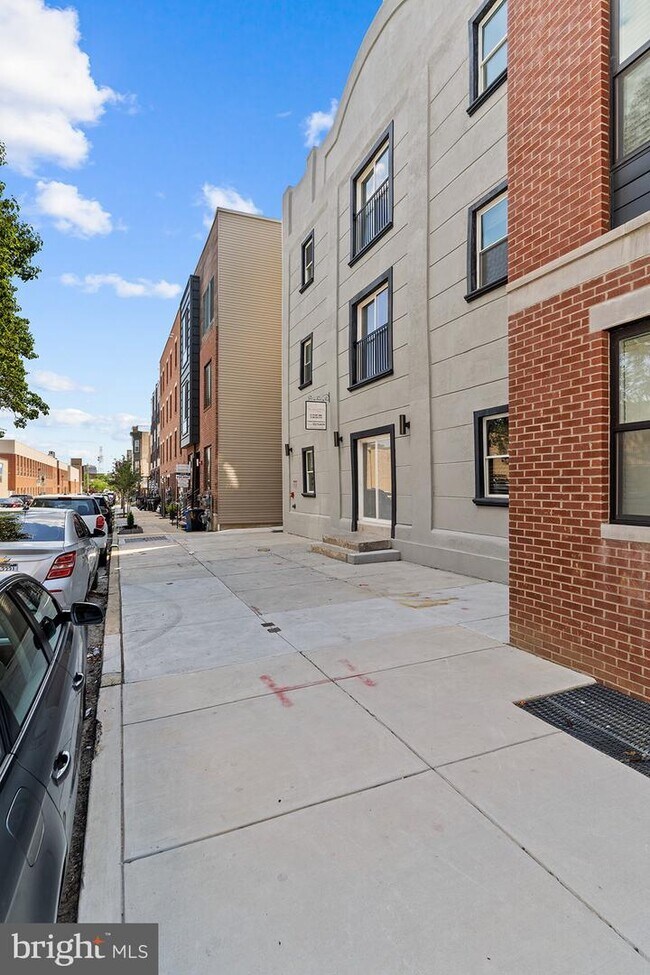 Building Photo - 980 N Marshall St