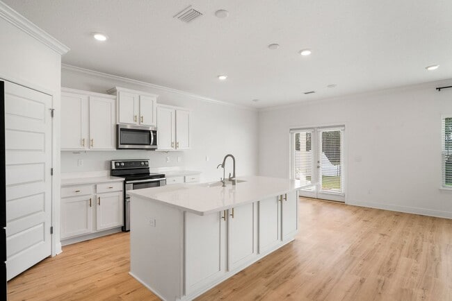 Building Photo - 115 Piper Cv