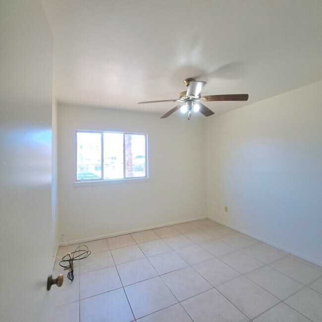 Building Photo - 3 Bedroom/ 2 Bathroom with extra room