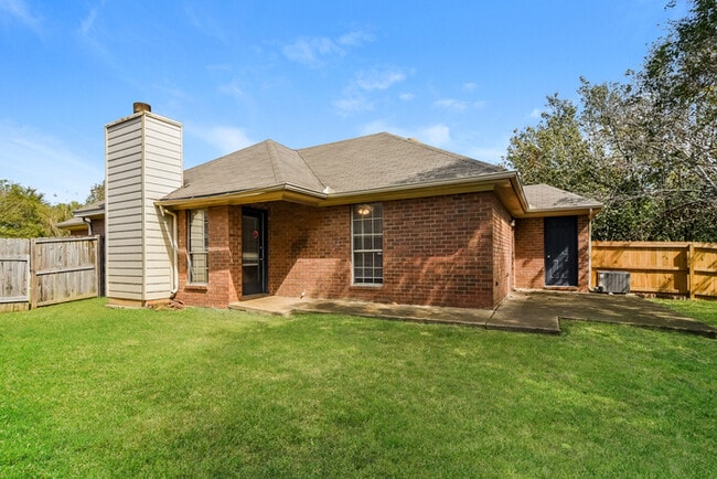 Building Photo - 8529 English Oak Loop
