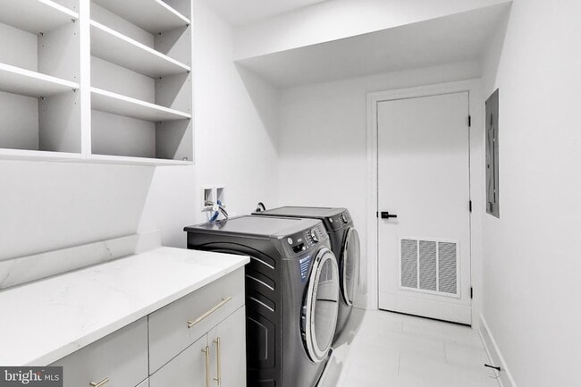 Building Photo - 4411 1/2 Illinois Ave NW Unit UNIT B
