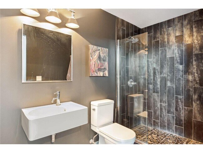 Building Photo - 700 N Washington Ave