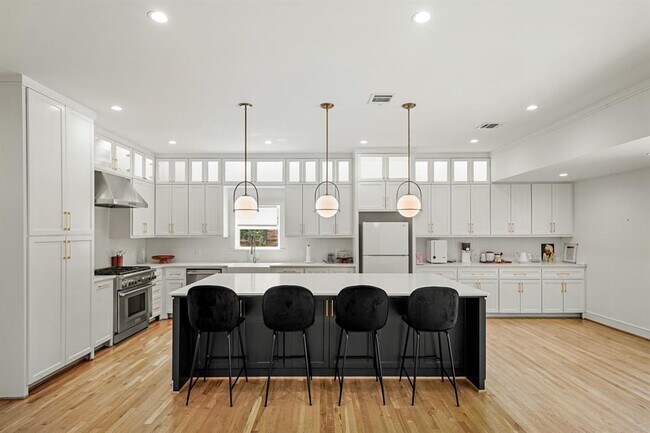 Building Photo - 5630 Lymbar Dr