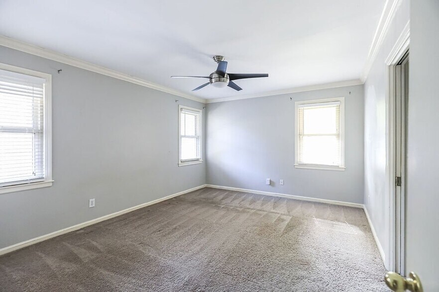 Building Photo - 5415 Speir St