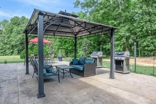 Outdoor Lounge - Davis Gardens Apartments