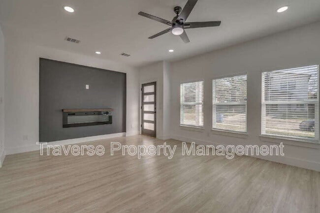 Building Photo - 3707 Penelope St