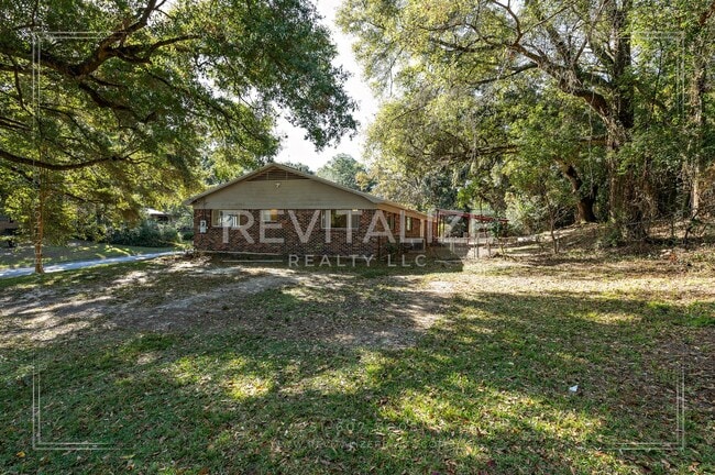 Building Photo - FREE DECEMBER RENT + HALF-DEPOSIT SPECIAL! Spacious 4-Bed 2-Bath Brick Home in West Mobile