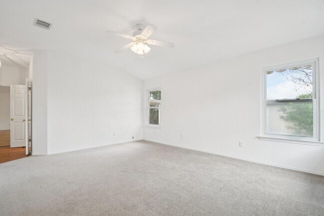 Building Photo - 1300 Leah Ln