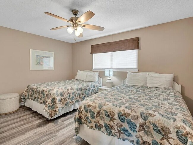 Building Photo - Beautiful Condo with Beach Front Access